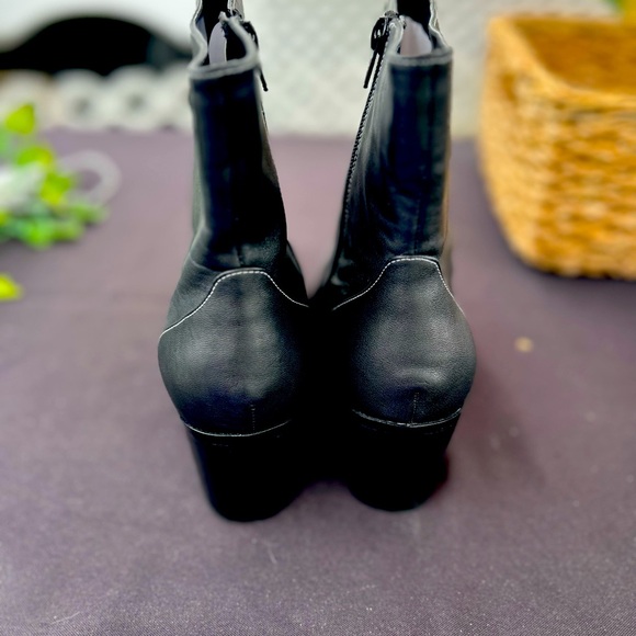 URBAN OUTFITTERS Black Square Toe Booties - Like New - Picture 3 of 5